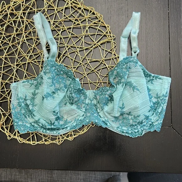 NWOT Wacoal Women's Embrace Lace Bra Size 40D
65191 - Picture 5 of 7